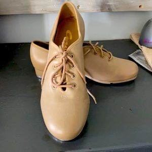 Capezio tan CG55 Leather lace up tap shoe